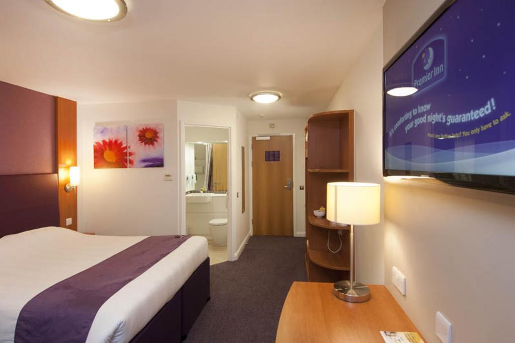 Premier Inn Dundee West Bagian luar foto