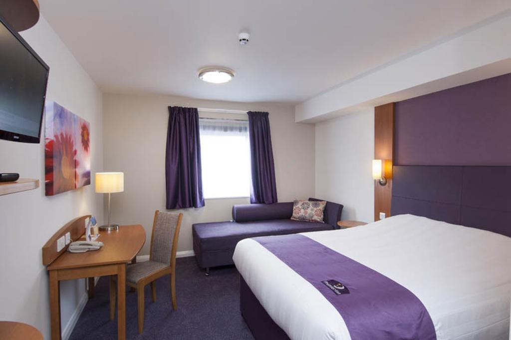 Premier Inn Dundee West Bagian luar foto