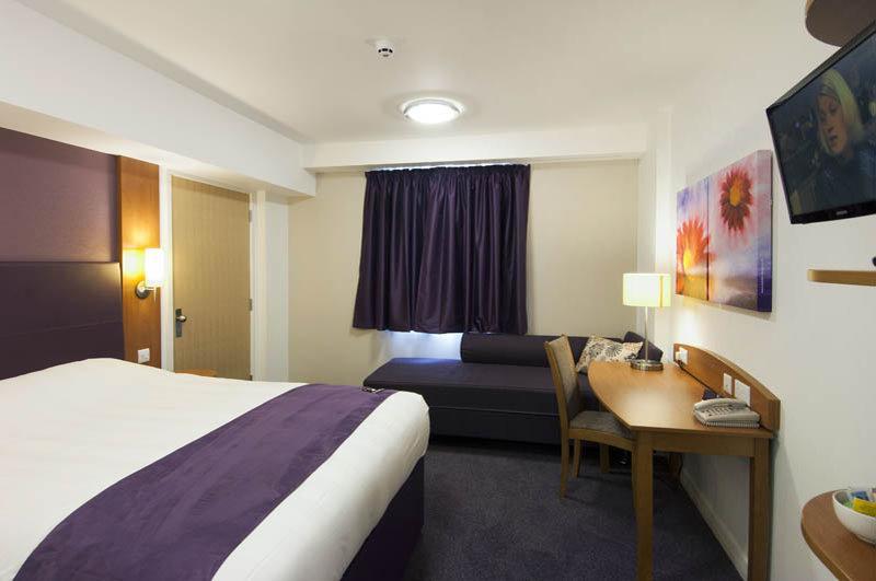 Premier Inn Dundee West Bagian luar foto
